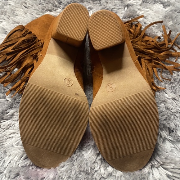Big Buddha Brown Camel Faux Suede Fringe Open Toe Ankle Heel Booties Size 9 - Picture 12 of 12